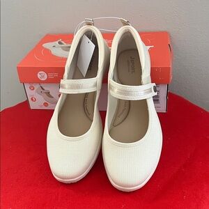 J Sport White Mary Jane Flats *NEW* 7.5,8, 9W.